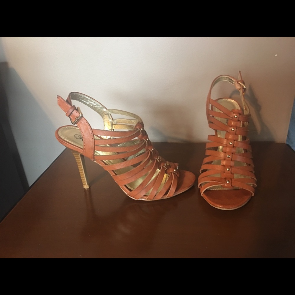 Camel strappy heel